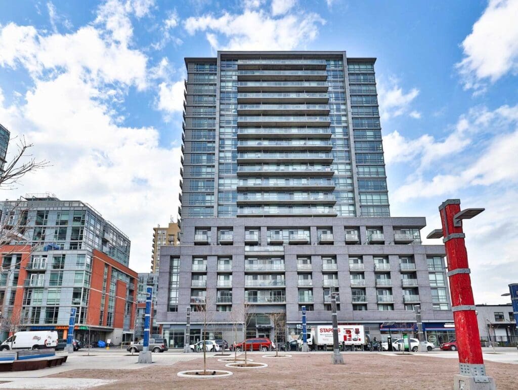 Epic on Triangle Park is a large, modern Canadian condo building at 68 Abell St in Toronto. We have a guaranteed savings in place for Epic on Triangle Park.